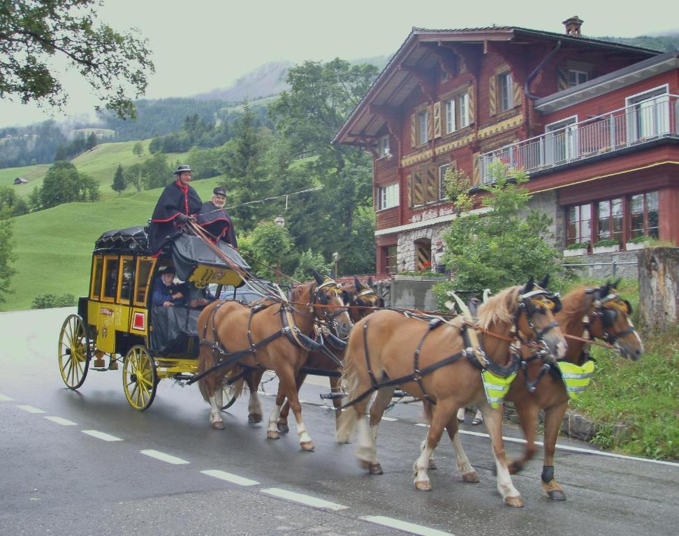 Unterschächen Hotel Posthaus Urigen מראה חיצוני תמונה